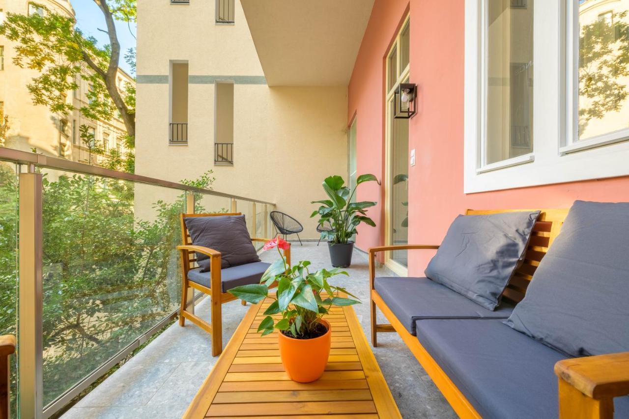 Best Seasons Andrassy Budapest Exterior foto