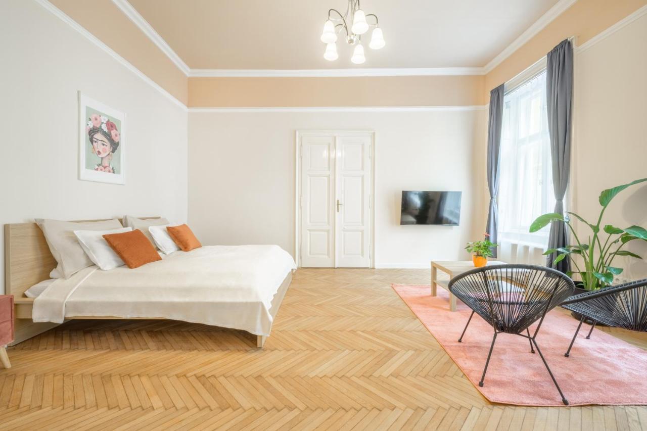Best Seasons Andrassy Budapest Exterior foto