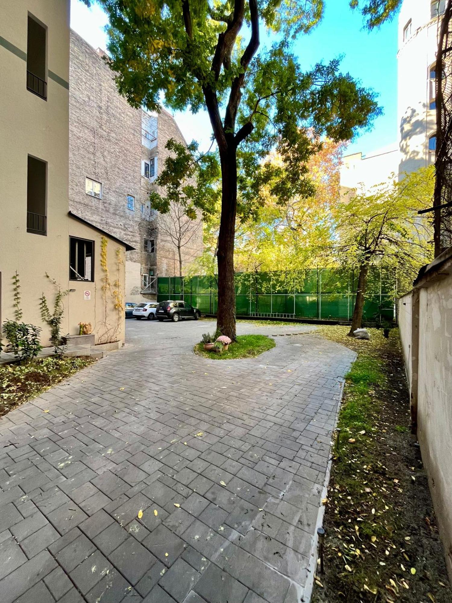 Best Seasons Andrassy Budapest Exterior foto